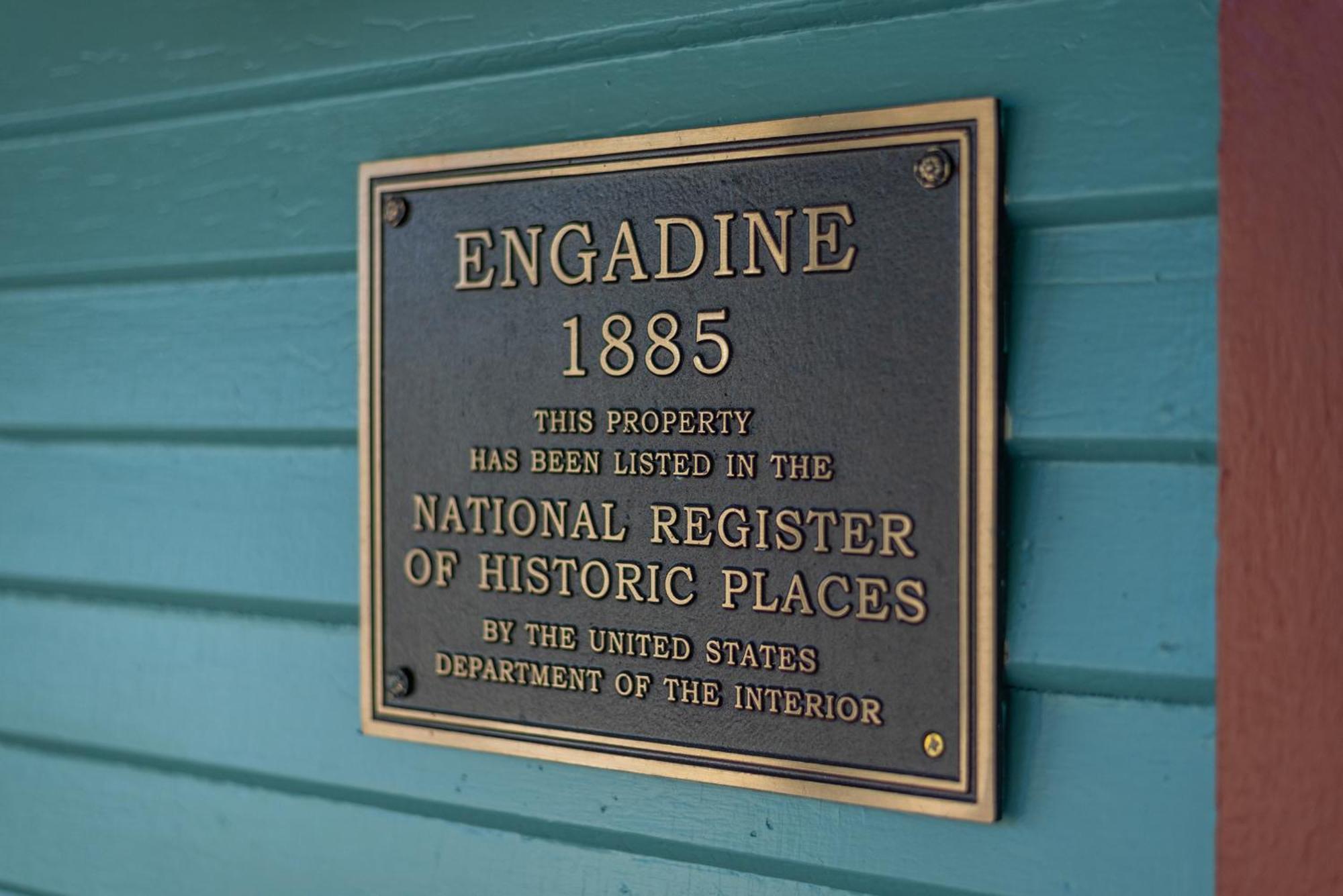 Engadine Inn And Cabins Candler Exterior photo