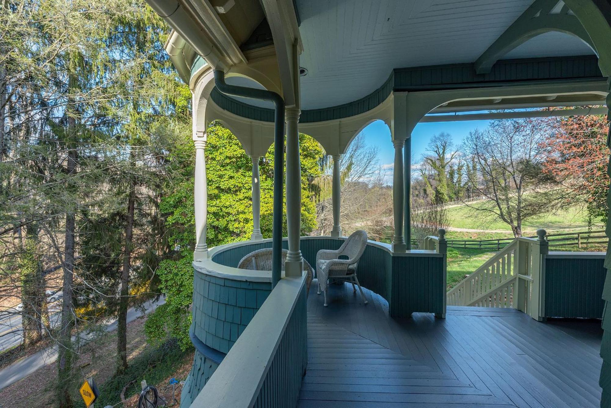 Engadine Inn And Cabins Candler Exterior photo