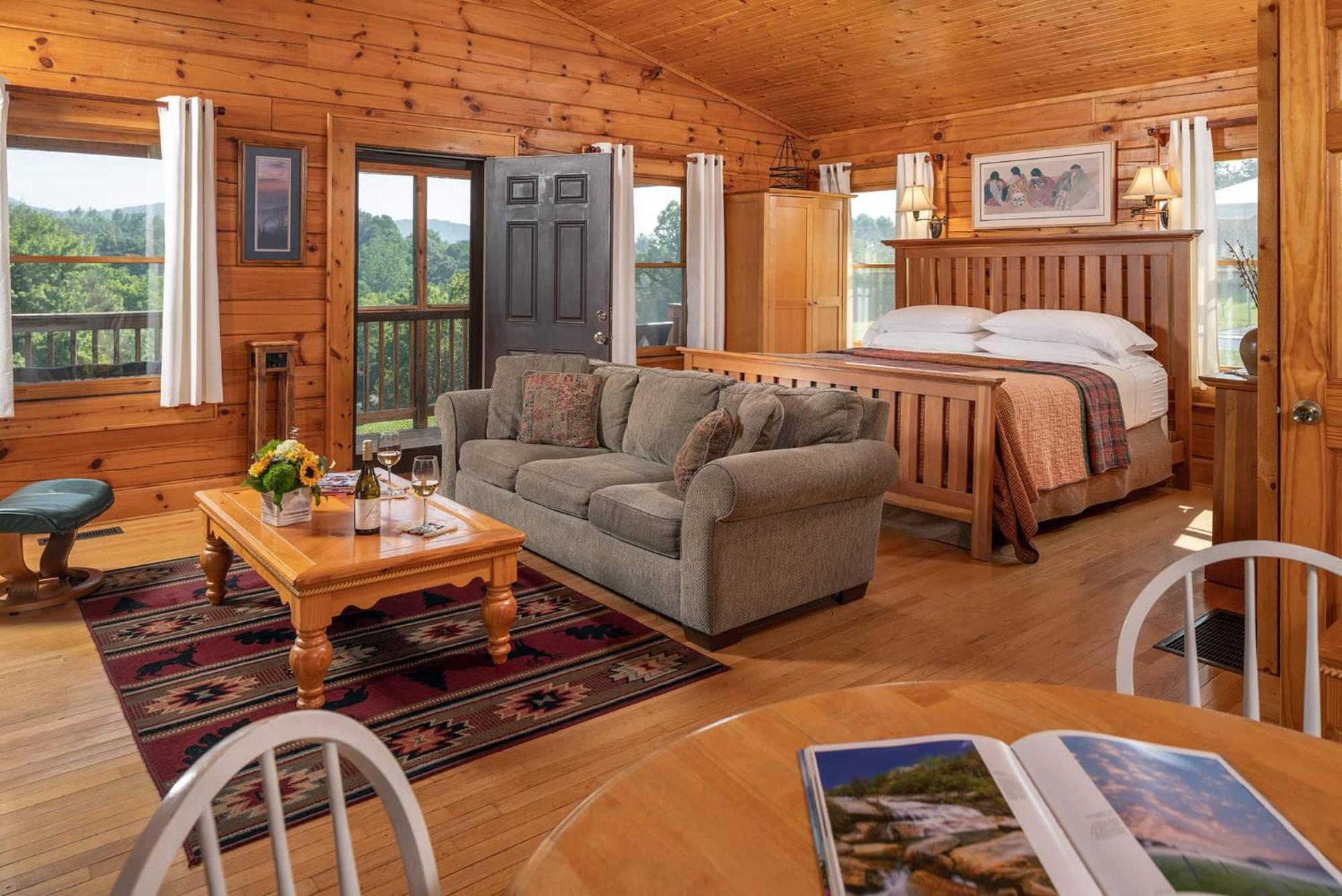 Engadine Inn And Cabins Candler Exterior photo