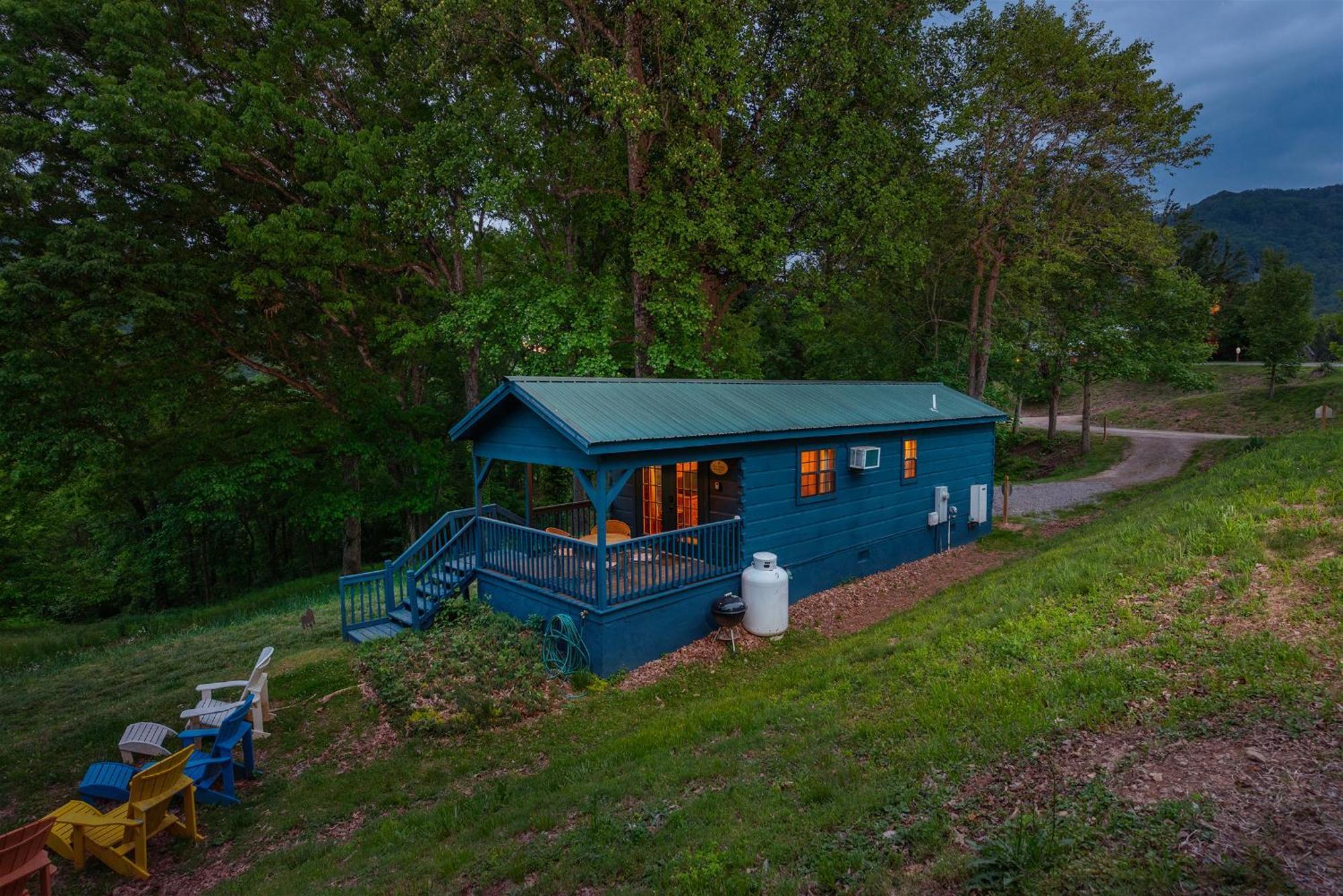 Engadine Inn And Cabins Candler Exterior photo
