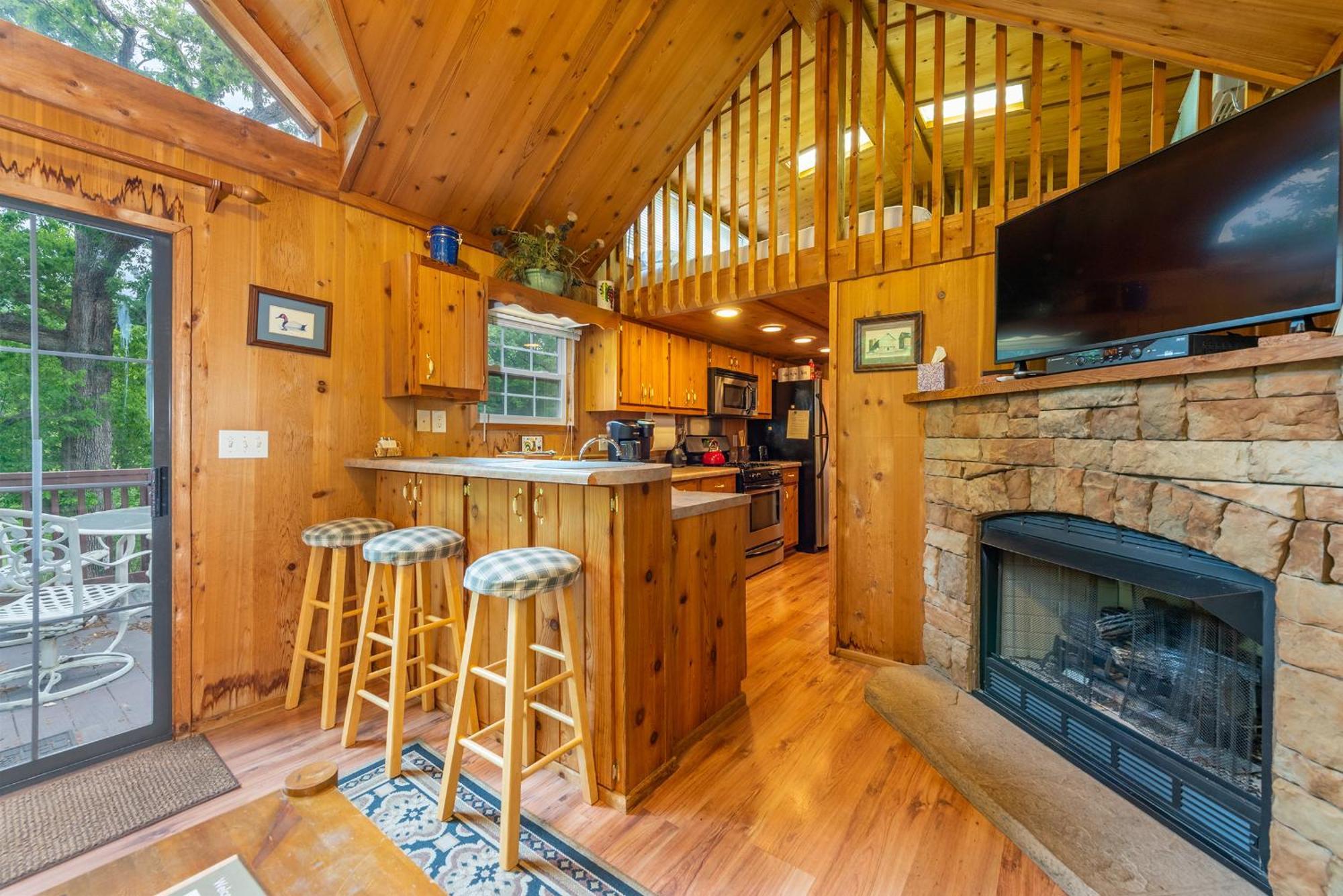 Engadine Inn And Cabins Candler Exterior photo