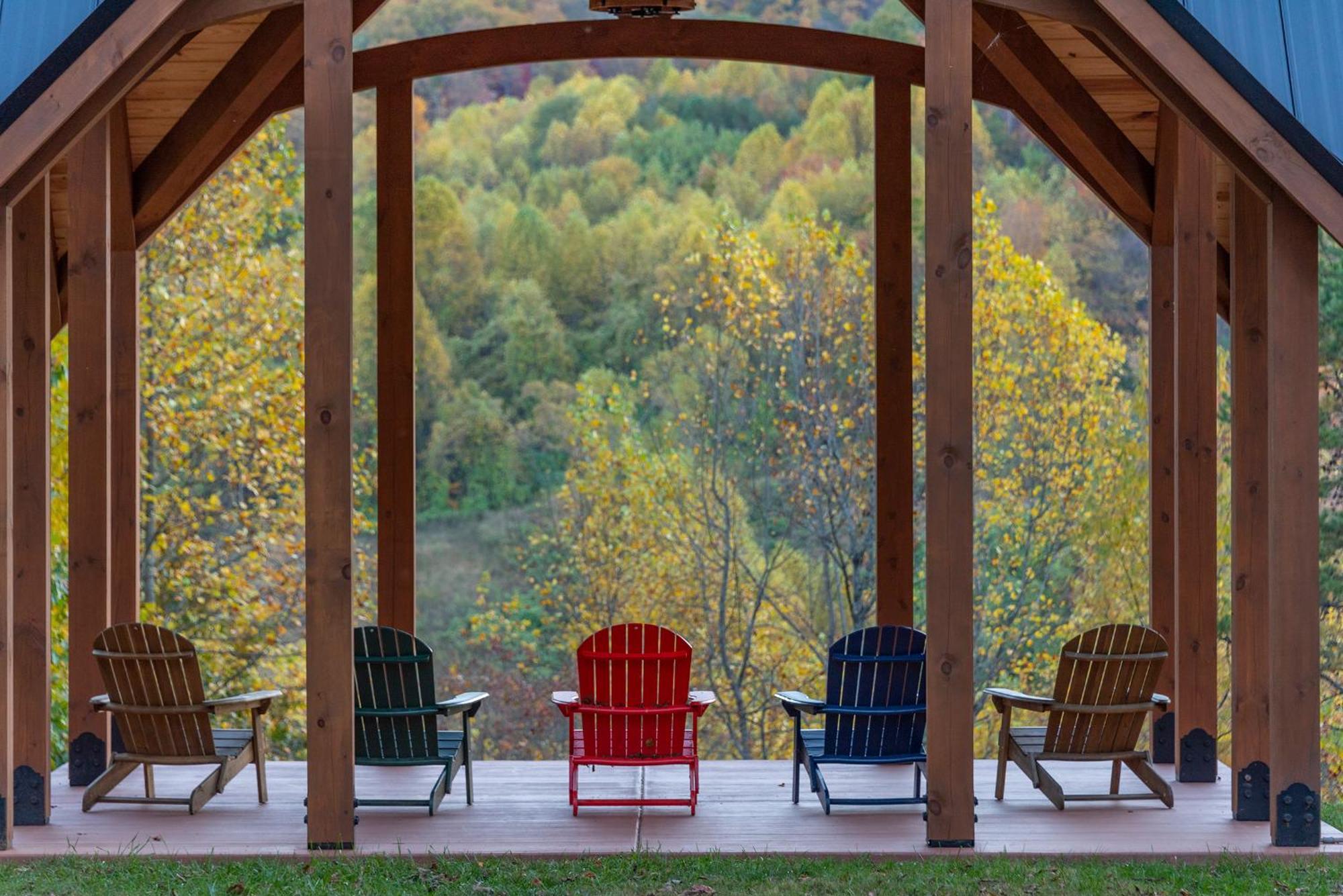 Engadine Inn And Cabins Candler Exterior photo