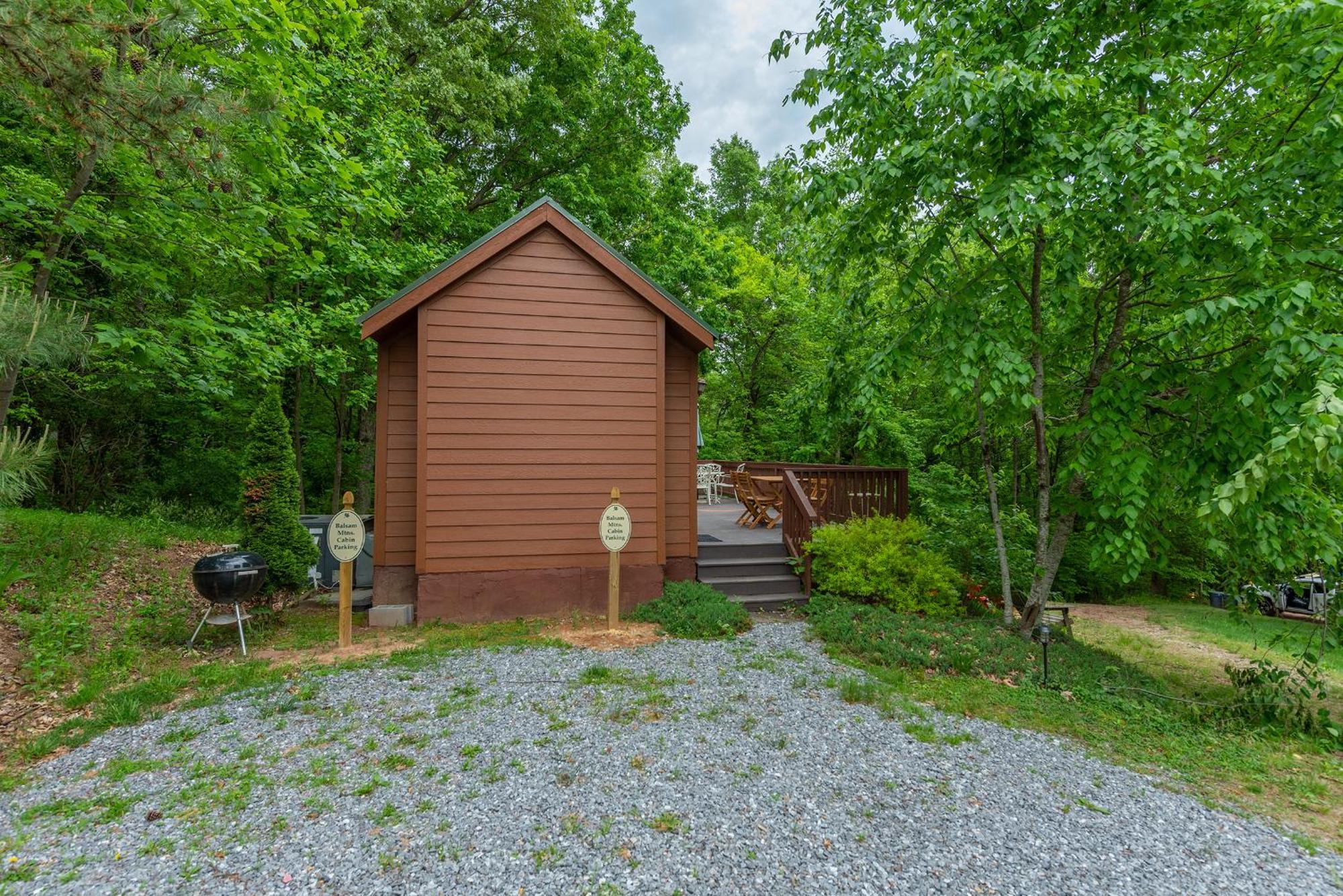 Engadine Inn And Cabins Candler Exterior photo